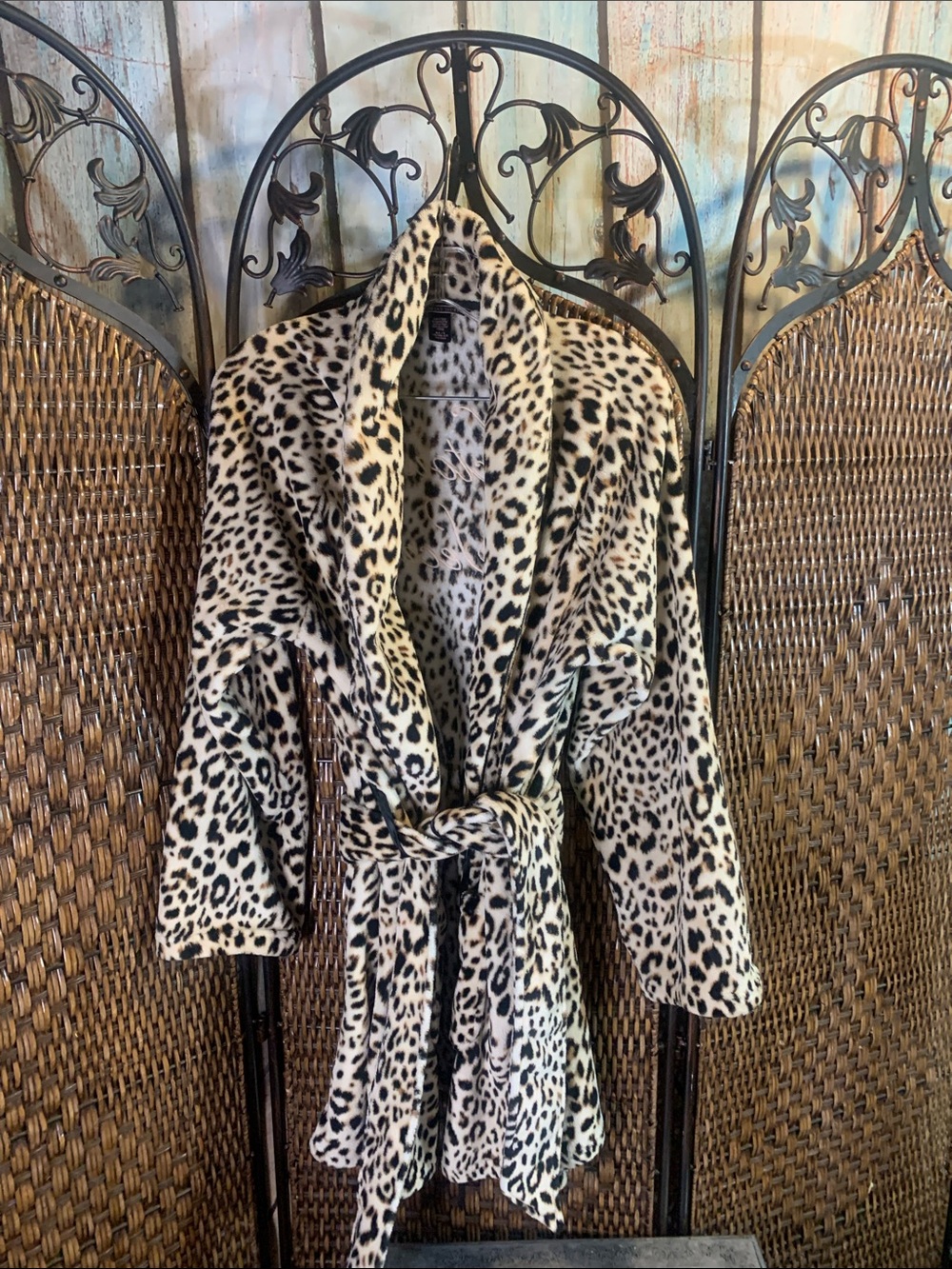 Victoria’s Secret Leopard Print Plush Robe with Belt Size M/L